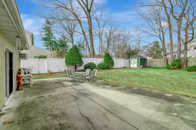 61 Hurtin Boulevard, Smithtown, NY 11787 - Photo 38