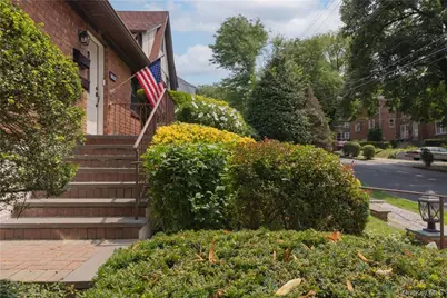 55 W Devonia Avenue, Mount Vernon, NY 10552 - Photo 4