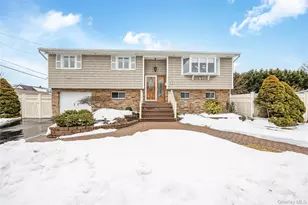 30 Crestwood Blvd, Farmingdale, NY 11735 - Photo 2