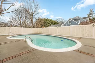 30 Crestwood Blvd, Farmingdale, NY 11735 - Photo 32