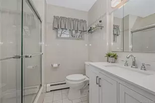 30 Crestwood Blvd, Farmingdale, NY 11735 - Photo 20