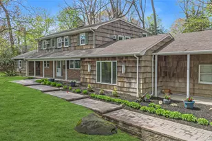 16 Appletree Ln, Huntington Station, NY 11746 - Photo 32