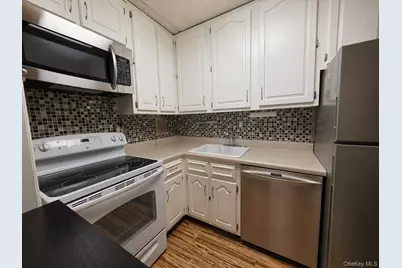 35 Park Avenue #3J, Suffern, NY 10901 - Photo 8