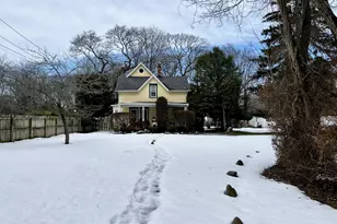 7 Gerhardy Ct, East Islip, NY 11730 - Photo 2