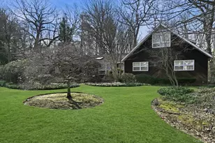 85 Hickory Dr, East Hills, NY 11576 - Photo 2