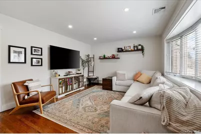 152 Manor Street, Plainview, NY 11803 - Photo 2