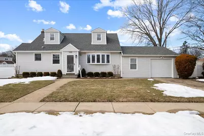 152 Manor Street, Plainview, NY 11803 - Photo 1