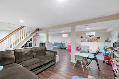 152 Manor Street, Plainview, NY 11803 - Photo 14