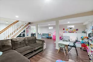 152 Manor St, Plainview, NY 11803 - Photo 14