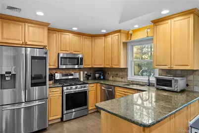 21 Rawlings Drive, Melville, NY 11747 - Photo 2