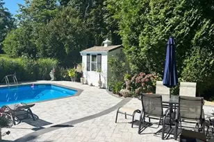 19 Hallock Ct, Miller Place, NY 11764 - Photo 2