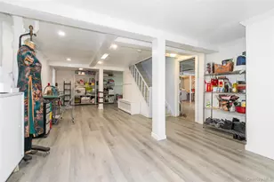 30 Highland Pl, Great Neck, NY 11020 - Photo 22