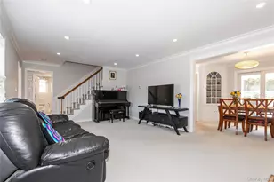 30 Highland Pl, Great Neck, NY 11020 - Photo 4