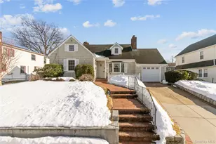 30 Highland Pl, Great Neck, NY 11020 - Photo 2