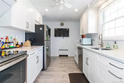 30 Highland Place, Great Neck, NY 11020 - Photo 6