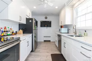 30 Highland Pl, Great Neck, NY 11020 - Photo 6