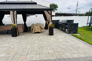 231 3rd St, Lindenhurst, NY 11757 - Photo 14