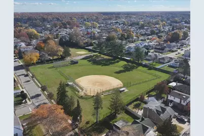 101 Spruce Avenue, Bethpage, NY 11714 - Photo 10