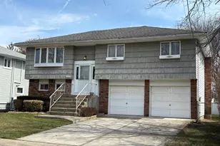 2191 Walsall St, Seaford, NY 11783 - Photo 2