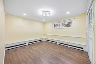 14 Hilton Ct, Hicksville, NY 11801 - Photo 12