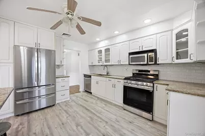 14 Hilton Court, Hicksville, NY 11801 - Photo 6