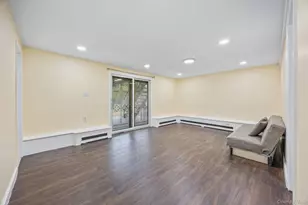 14 Hilton Ct, Hicksville, NY 11801 - Photo 10