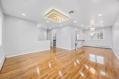 14 Hilton Court, Hicksville, NY 11801 - Photo 4