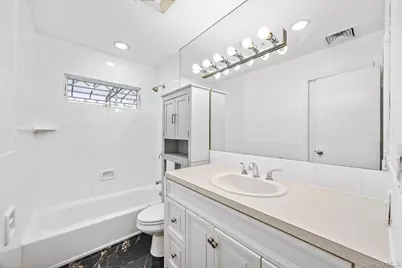 14 Hilton Court, Hicksville, NY 11801 - Photo 8