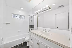 14 Hilton Ct, Hicksville, NY 11801 - Photo 8