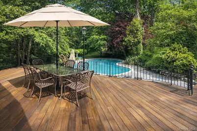 10 Dorchester Drive, Muttontown, NY 11545 - Photo 2