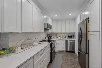 10-10 166th Street #4A, Whitestone, NY 11357 - Photo 6