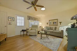 260 Newcastle Ct, Ridge, NY 11961 - Photo 8