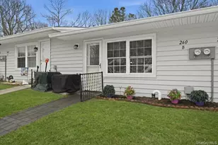 260 Newcastle Ct, Ridge, NY 11961 - Photo 4