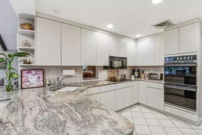 123 Robby Lane, Manhasset Hills, NY 11040 - Photo 10