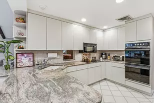 123 Robby Ln, Manhasset Hills, NY 11040 - Photo 10