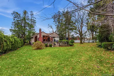 123 Robby Lane, Manhasset Hills, NY 11040 - Photo 24