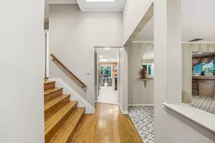 123 Robby Ln, Manhasset Hills, NY 11040 - Photo 2