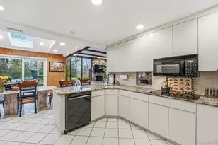 123 Robby Ln, Manhasset Hills, NY 11040 - Photo 12