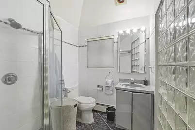 123 Robby Lane, Manhasset Hills, NY 11040 - Photo 16