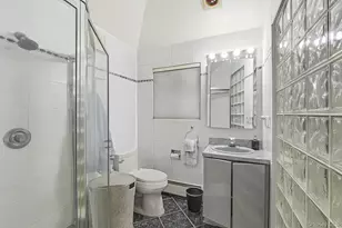 123 Robby Ln, Manhasset Hills, NY 11040 - Photo 16