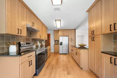 2716 Hewlett Avenue, Merrick, NY 11566 - Photo 16