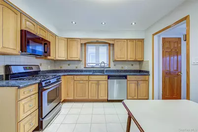 98 Union Place, Lynbrook, NY 11563 - Photo 8