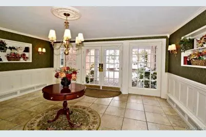 194 Smith Street #3E, Freeport, NY 11520 - Photo 2