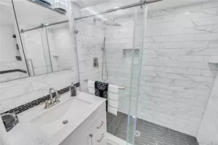 7 Hicks Cir, Hicksville, NY 11801 - Photo 12