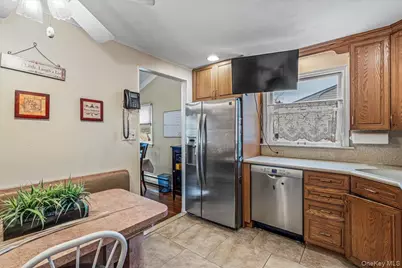 17 Whitehall Lane, New Hyde Park, NY 11040 - Photo 6