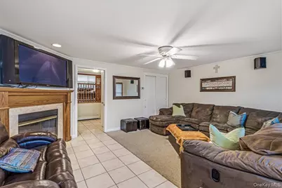 17 Whitehall Lane, New Hyde Park, NY 11040 - Photo 4