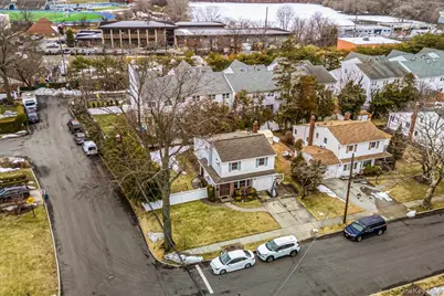 17 Whitehall Lane, New Hyde Park, NY 11040 - Photo 2