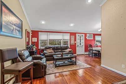 17 Whitehall Lane, New Hyde Park, NY 11040 - Photo 12