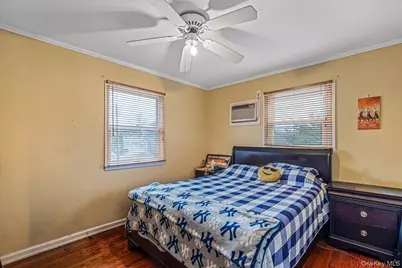 17 Whitehall Lane, New Hyde Park, NY 11040 - Photo 14