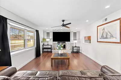 193 Glen Summer Road, Holbrook, NY 11741 - Photo 8